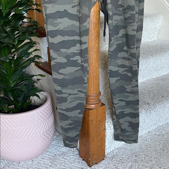Zyia Athletic Camo Jogger Sweatpants - Picture 3 of 12